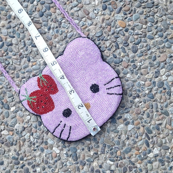 🍓 Hello Kitty strawberry beaded crossbody mini bag Sanrio - Picture 9 of 10